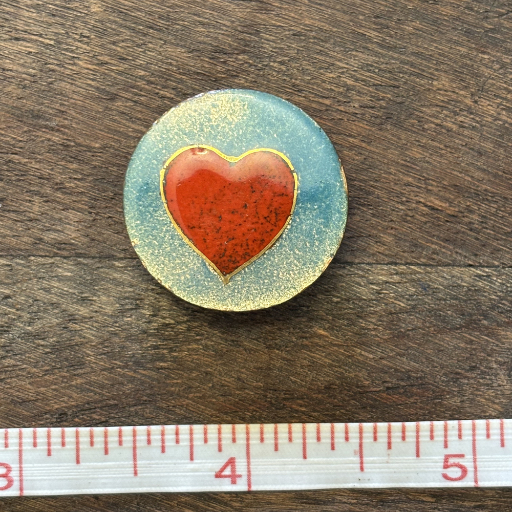 Round Faux Enamel Red Heart Speckled Brooch Gold Tone